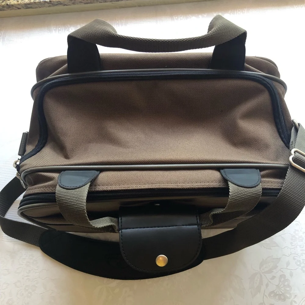 Samsonite Tan/Black Medium Duffel Carry-On All Travel Bag Messenger/GYM Tote